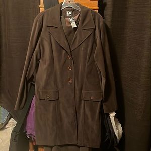 Dark brown zipper in the back of the dress blazer with buttons pockets